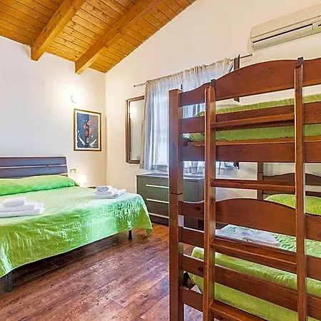 Residenziale Menhirs מלון 3*