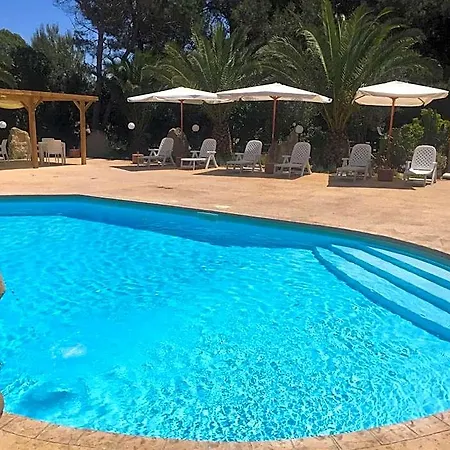 Residenziale Menhirs מלון 3*